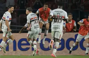 Calleri marca de pênalti e coloca o São Paulo na frente (Foto: Reprodução)