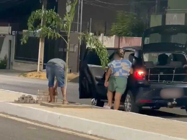 Casal suspeito de furtar blocos de concreto utilizados nas obras de revitalização da Avenida Pinheiro Machado, em Parnaíba
