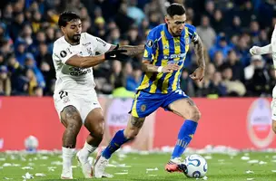 Di Maria disputando a bola com Raniele (Foto: Divulgação/Conmebol)