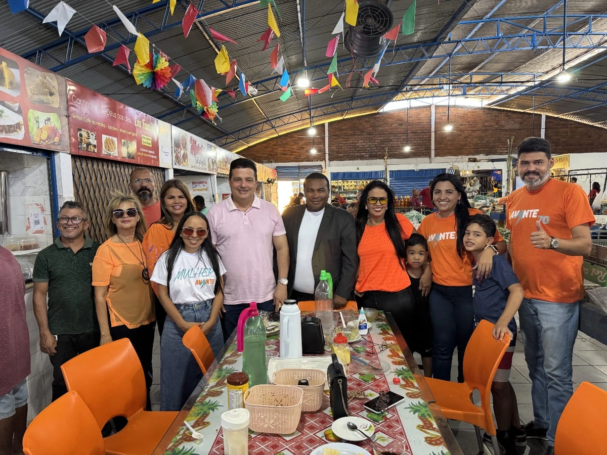 O presidente estadual do Avante no Piauí, Gustavo Henrique, e demais membros do partido
