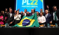 Flávio Bolsonaro anuncia Alfredo Gaspar como candidato a vice na chapa à Presidência