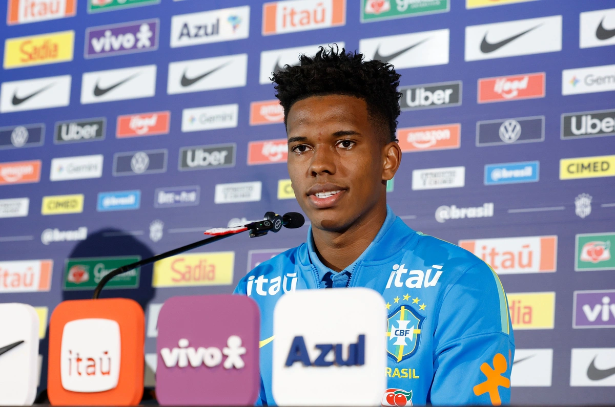 Estêvão durante entrevista coletiva pela Seleção em Brisbane