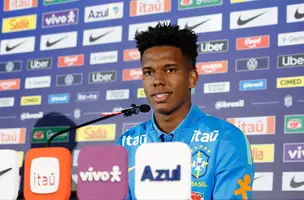 Estêvão durante entrevista coletiva pela Seleção em Brisbane (Foto: Rafael Ribeiro/CBF)