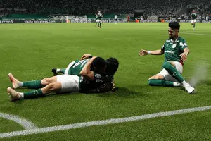 Palmeiras comemora gol de Giay (Foto: Cesar Greco/Palmeiras)